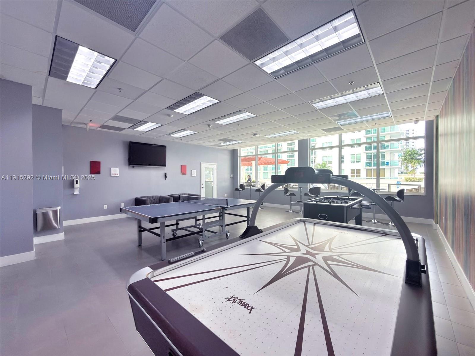 1200 Brickell Bay Dr #1406 Miami, FL 33131