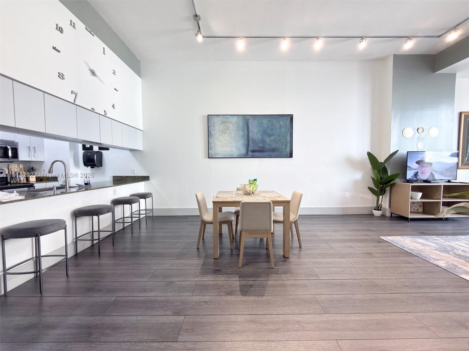 1200 Brickell Bay Dr #1406 Miami, FL 33131