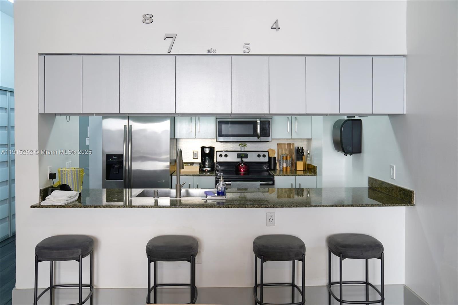 1200 Brickell Bay Dr #1406 Miami, FL 33131