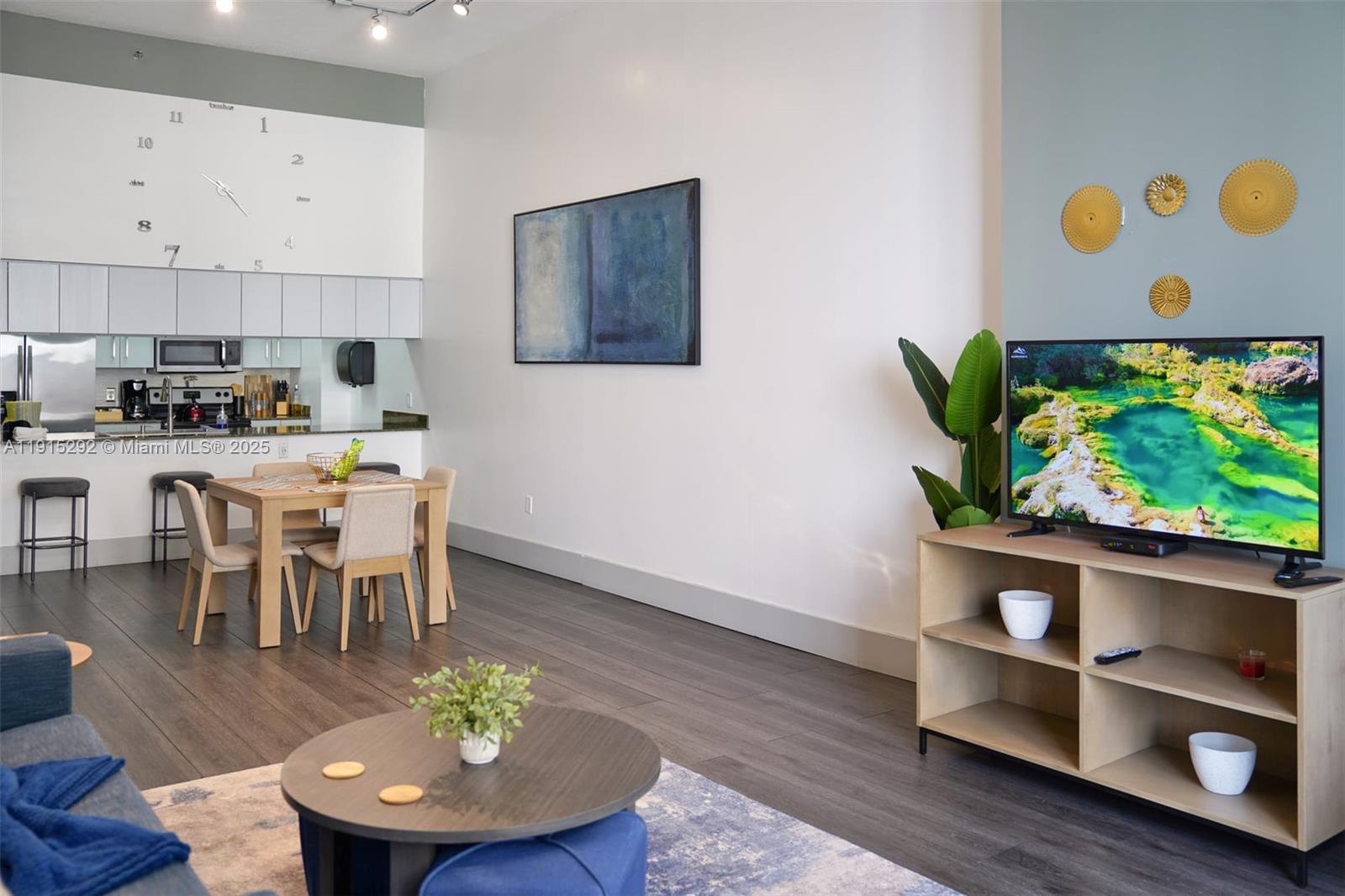 1200 Brickell Bay Dr #1406 Miami, FL 33131