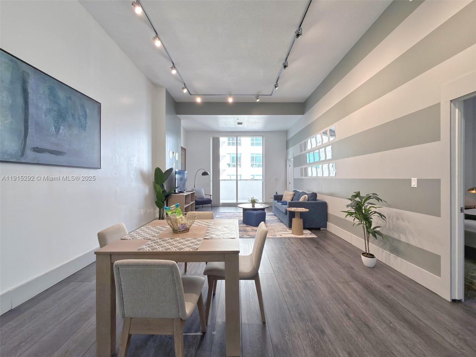 1200 Brickell Bay Dr #1406 Miami, FL 33131