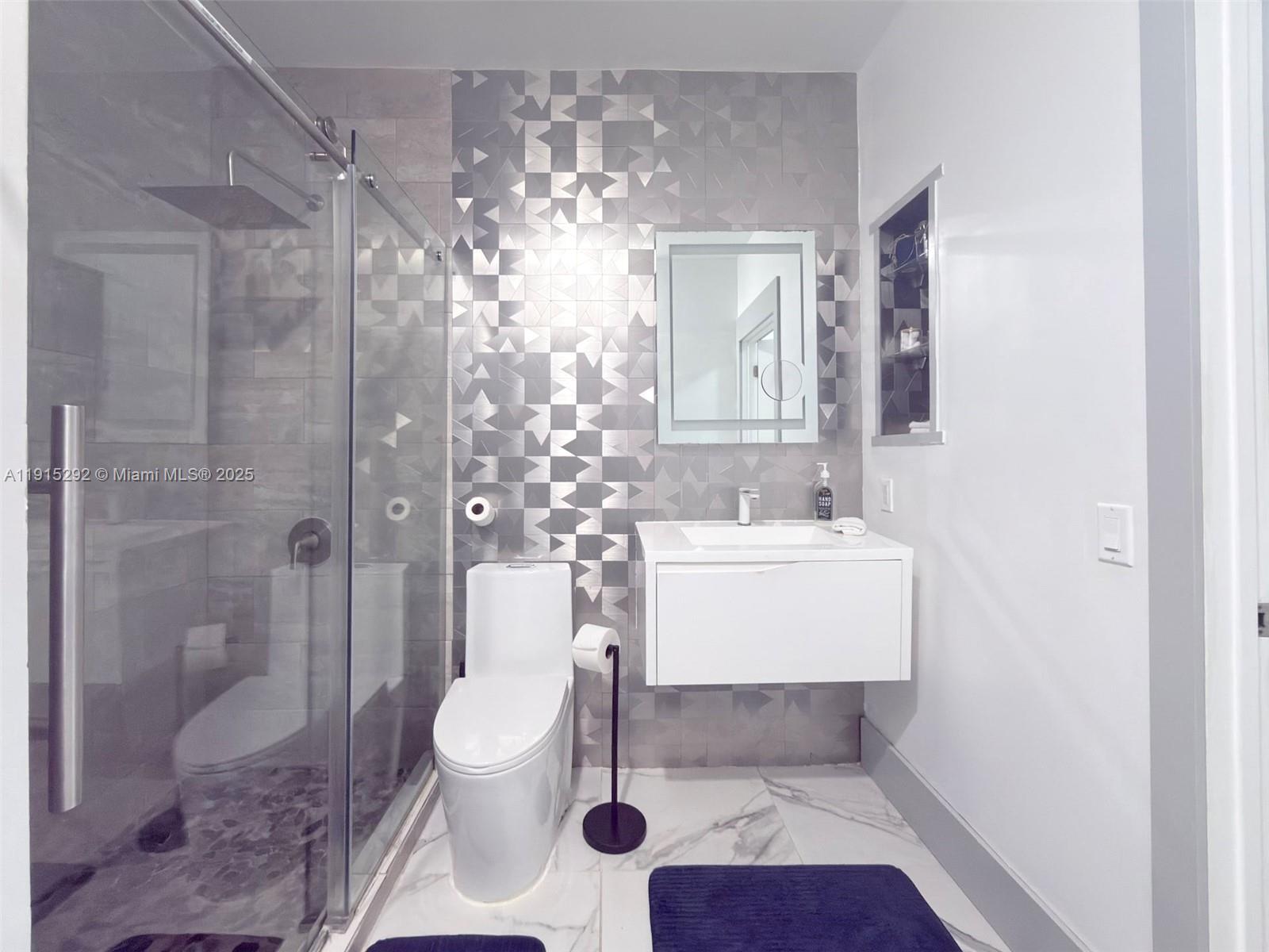 1200 Brickell Bay Dr #1406 Miami, FL 33131