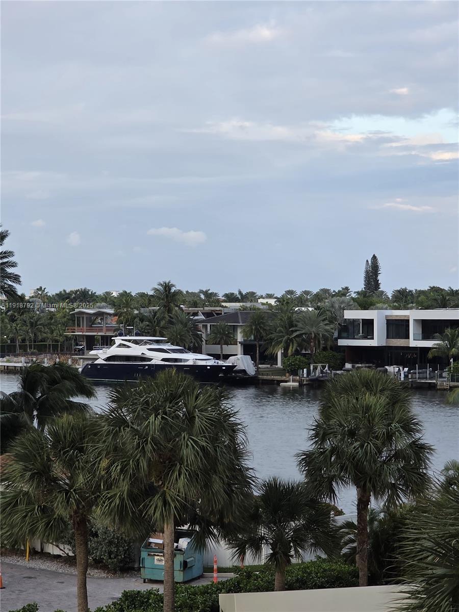 20191 E Country Clb Dr #403