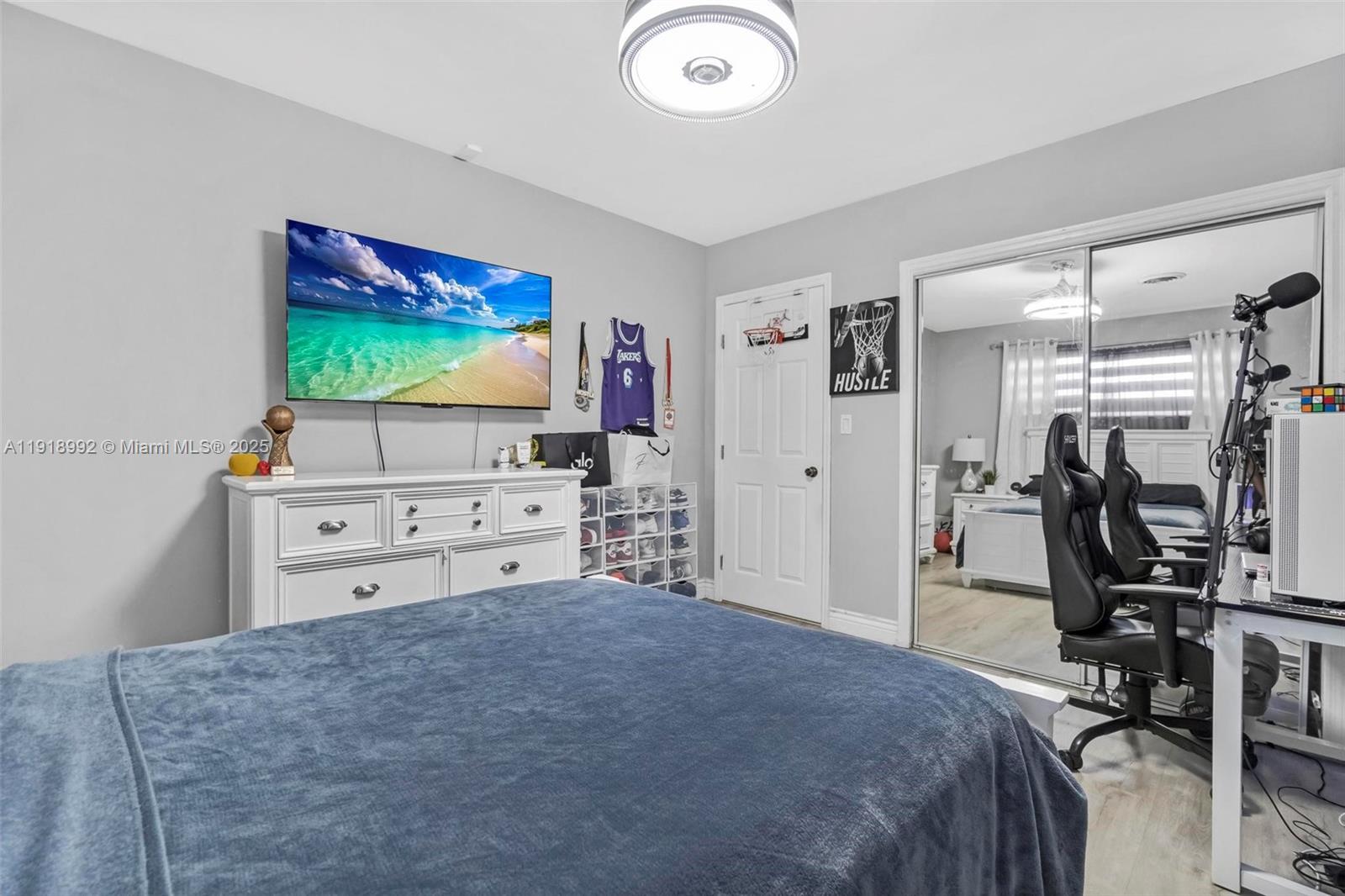 6951 Liberty St Hollywood, FL 33024