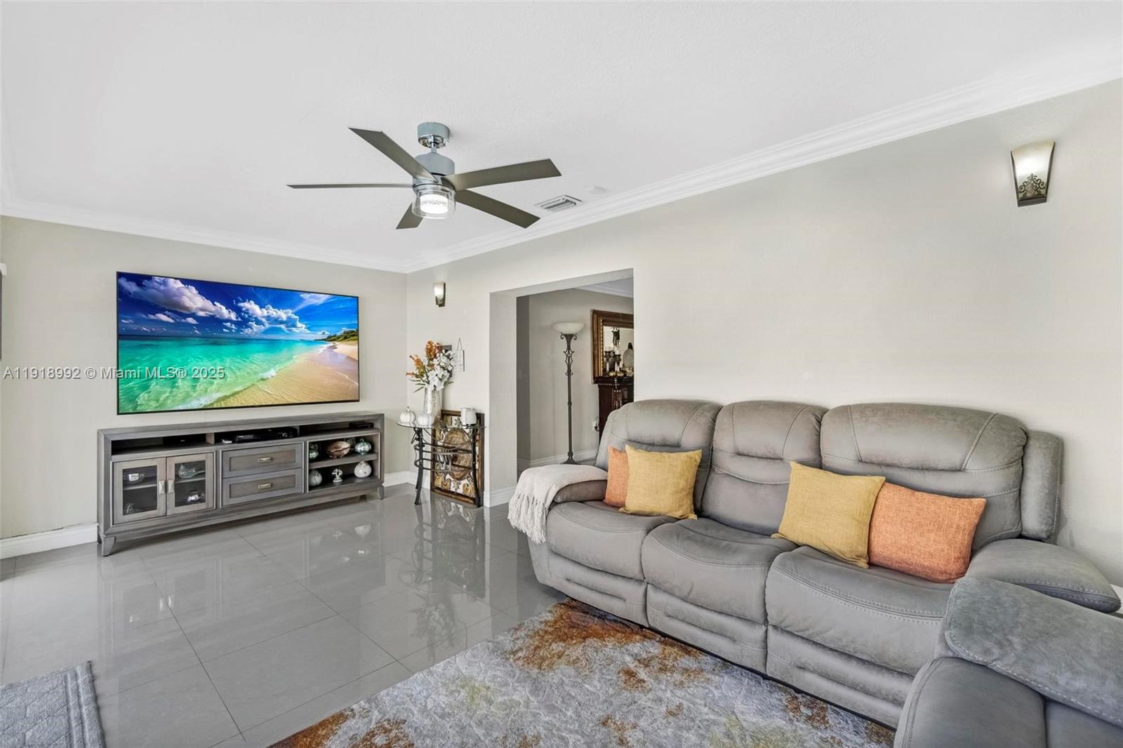 6951 Liberty St Hollywood, FL 33024