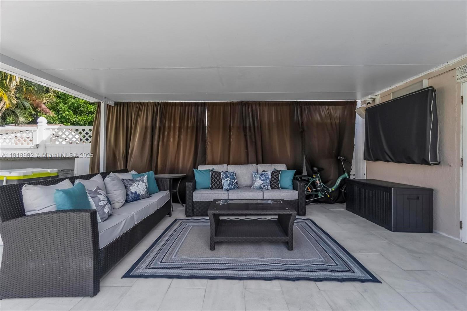 6951 Liberty St Hollywood, FL 33024