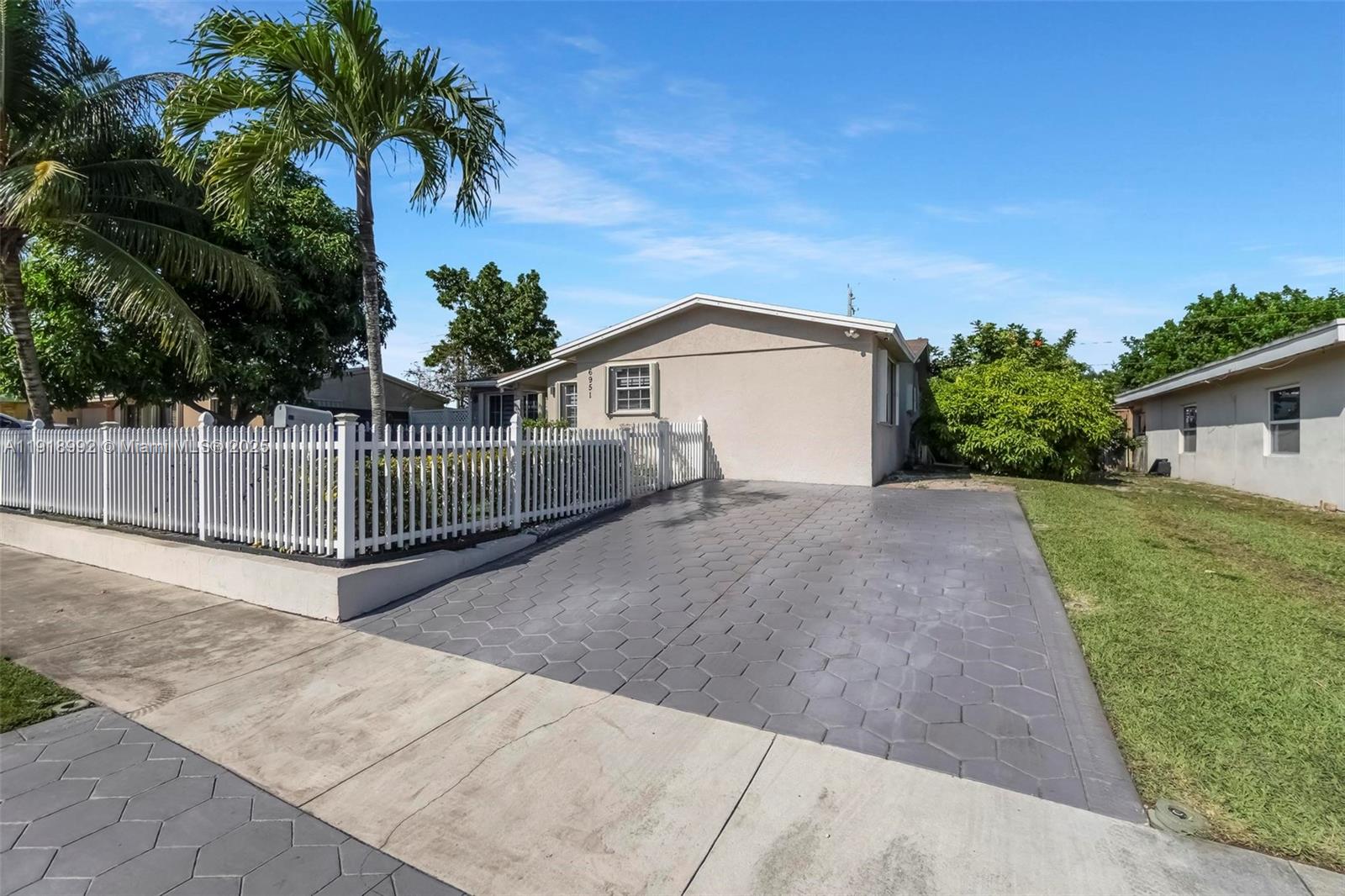 6951 Liberty St Hollywood, FL 33024