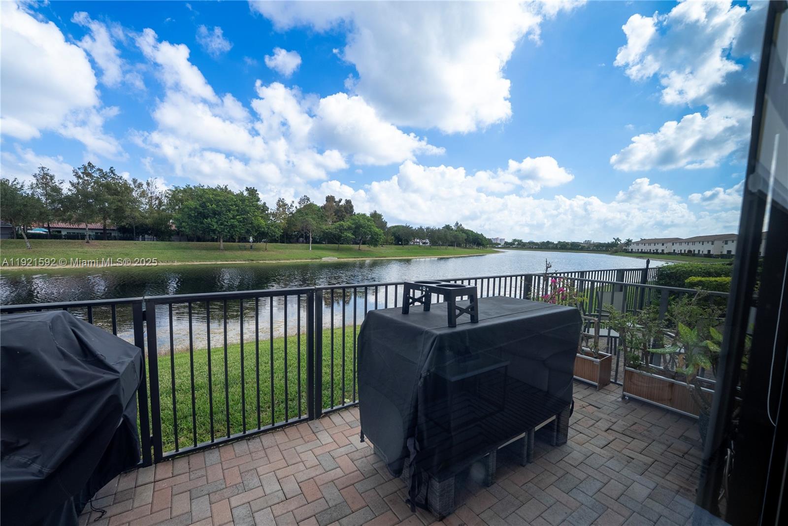 401 NE 194th Ln Miami, FL 33179