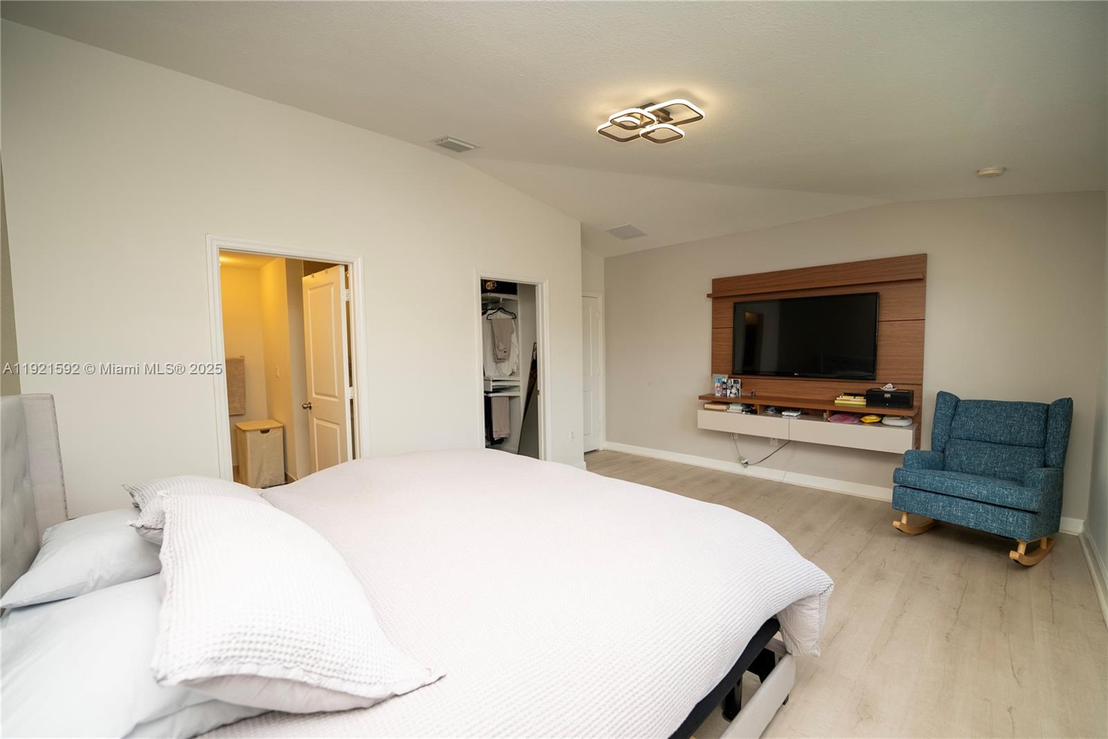 401 NE 194th Ln Miami, FL 33179