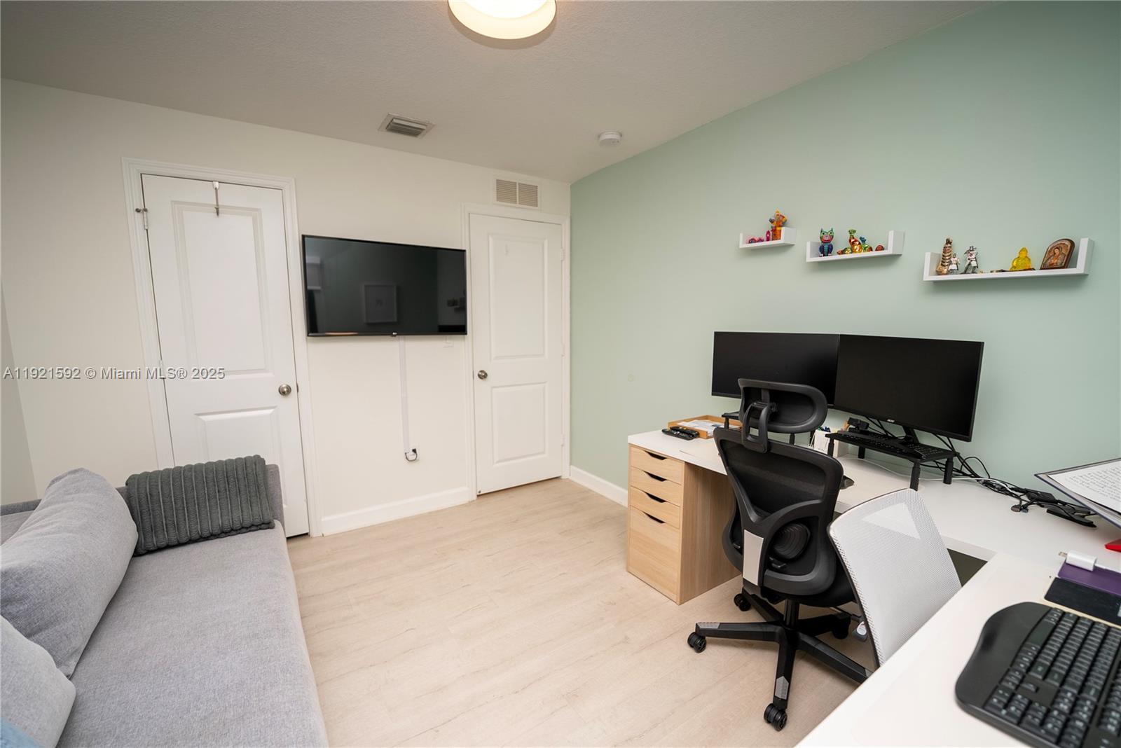 401 NE 194th Ln Miami, FL 33179