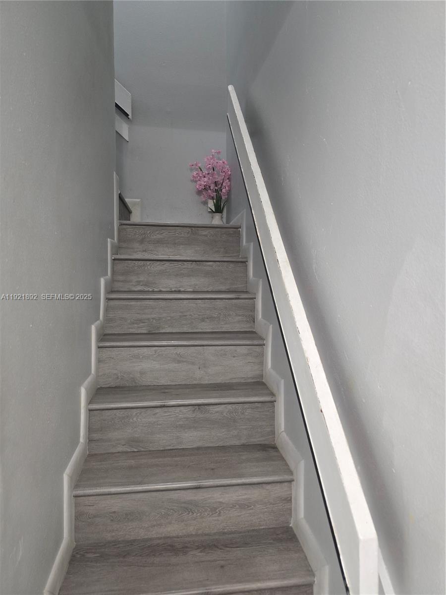 1750 W 56th St #216 Hialeah, FL 33012