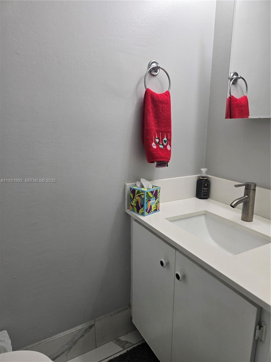 1750 W 56th St #216 Hialeah, FL 33012