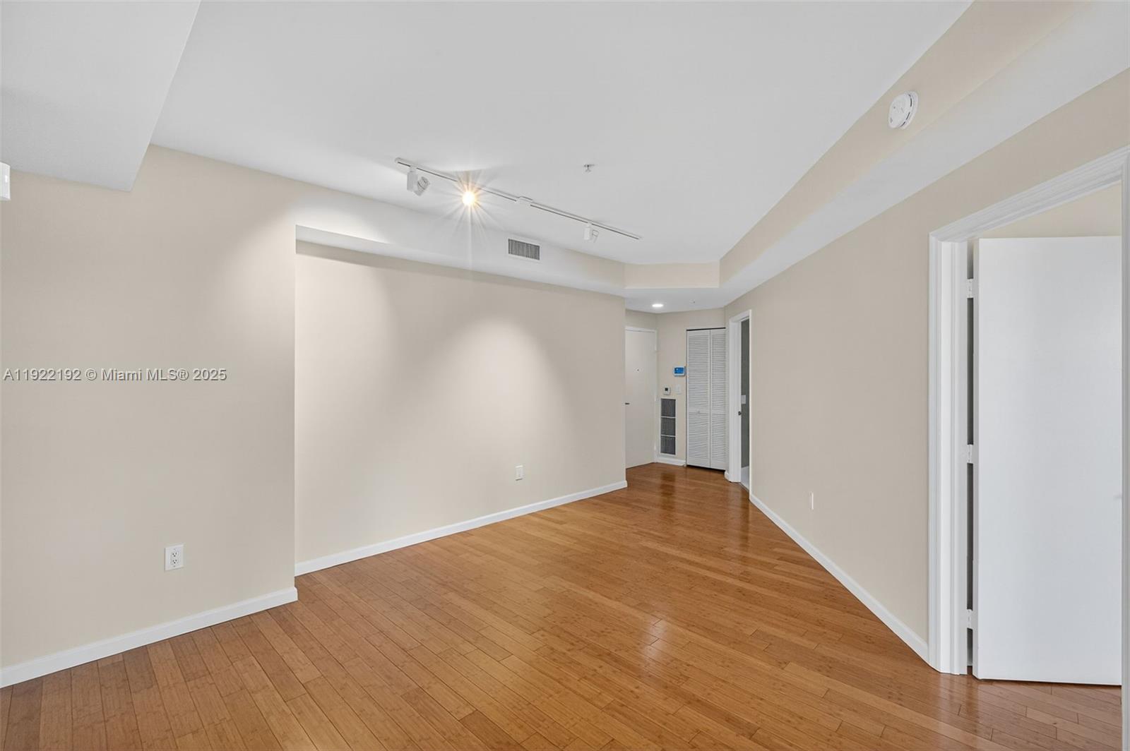 5970 Indian Crk Dr #203 Miami Beach, FL 33140