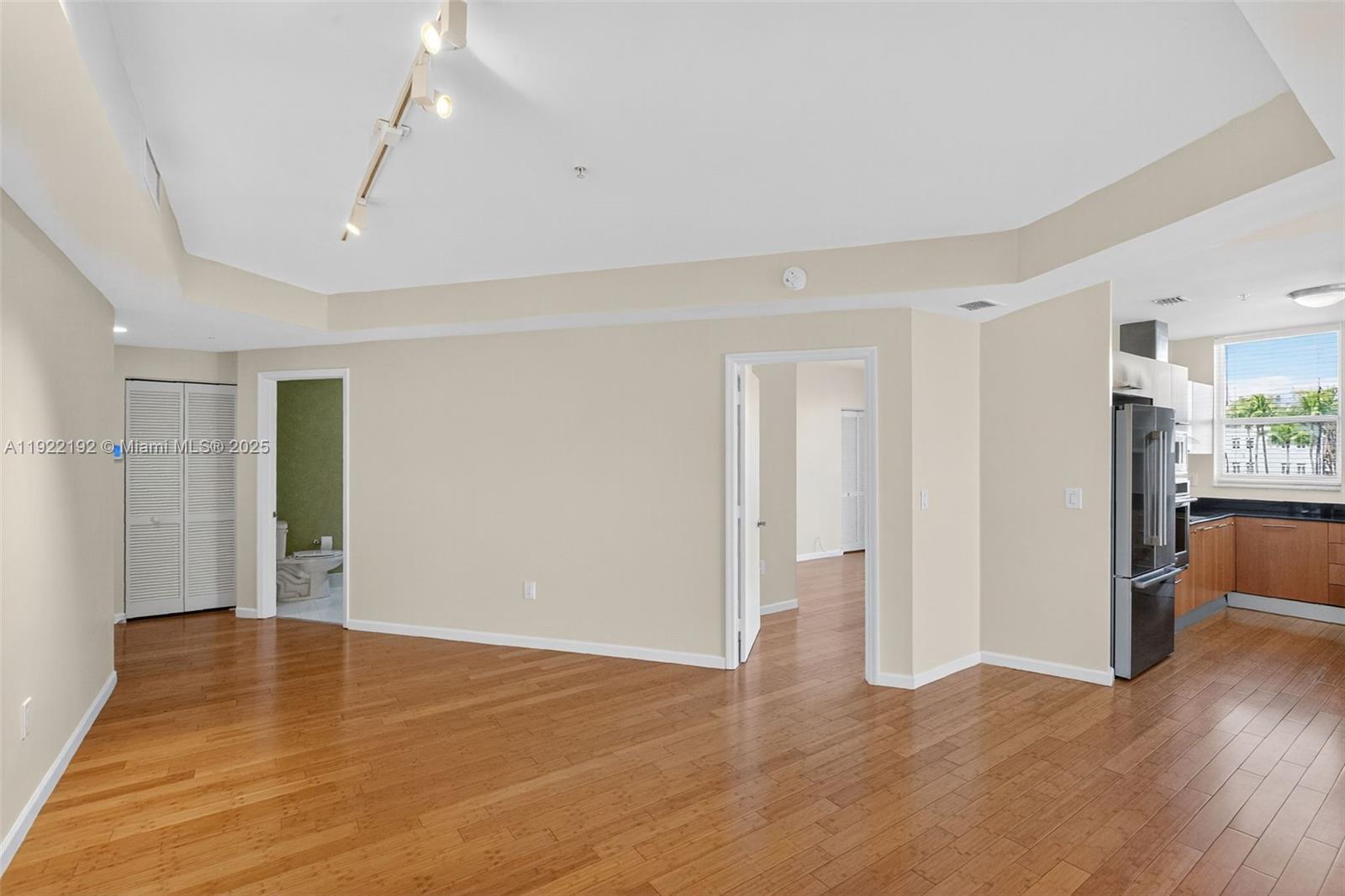 5970 Indian Crk Dr #203 Miami Beach, FL 33140