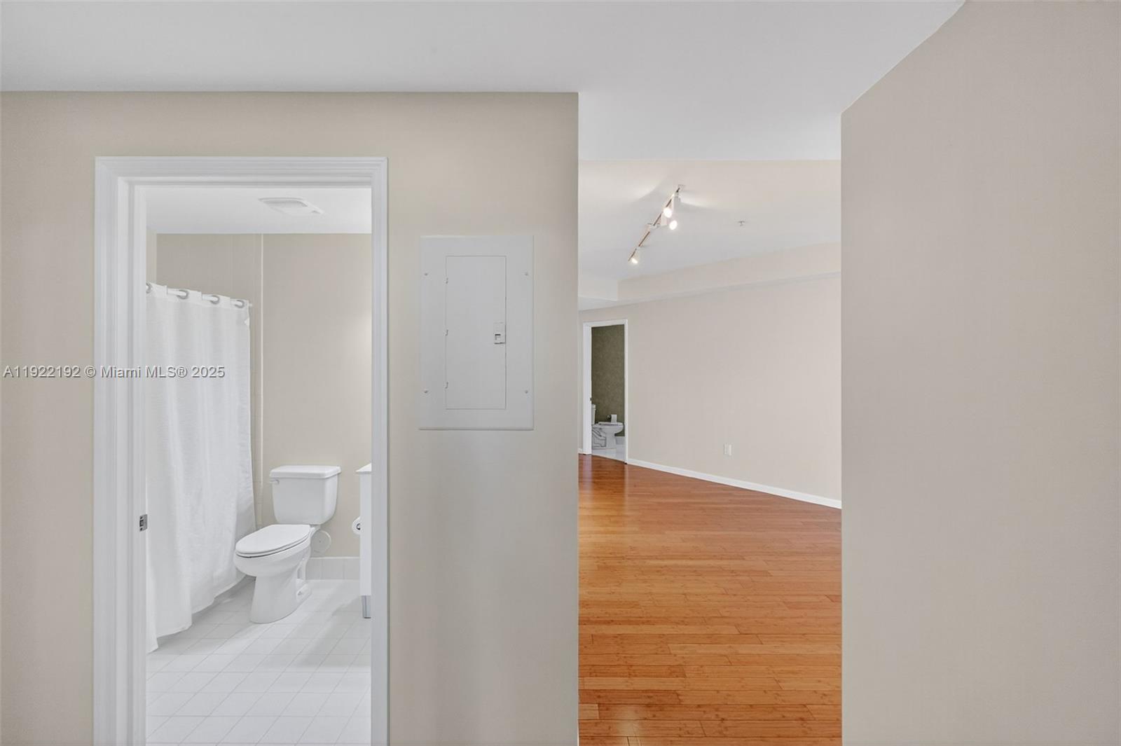 5970 Indian Crk Dr #203 Miami Beach, FL 33140