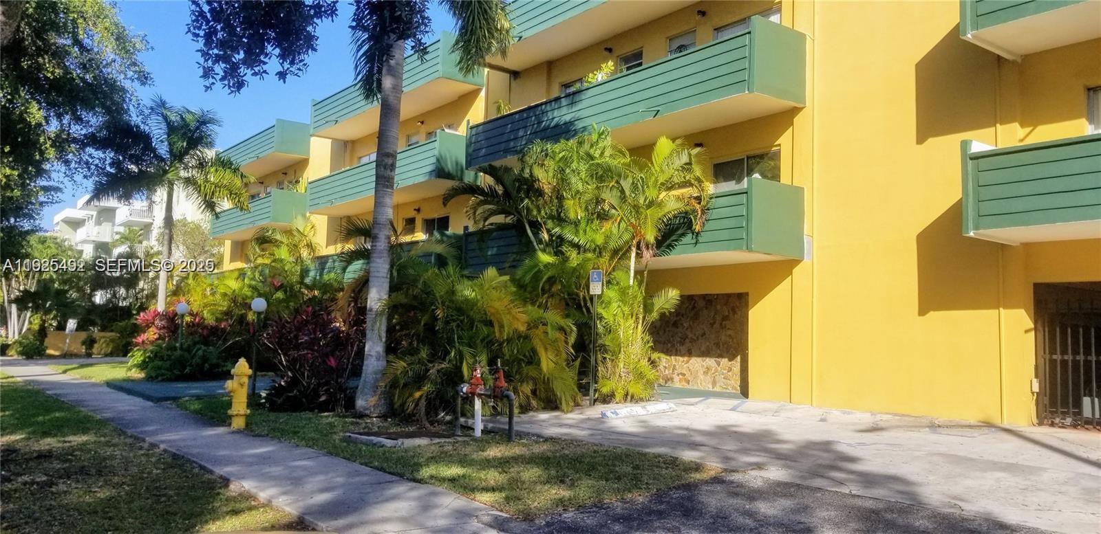 1975 NE 135th St #3E North Miami, FL 33181