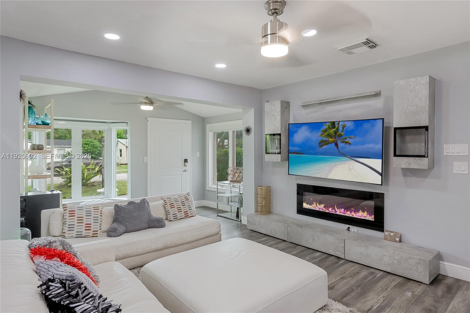 Undisclosed Address Hollywood, FL 33020