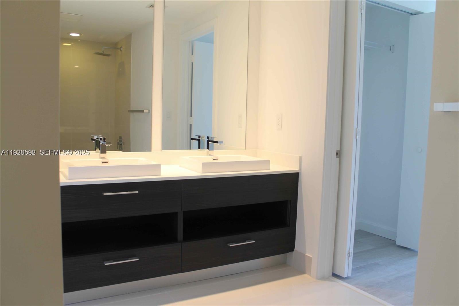 image Brickell Heights East13