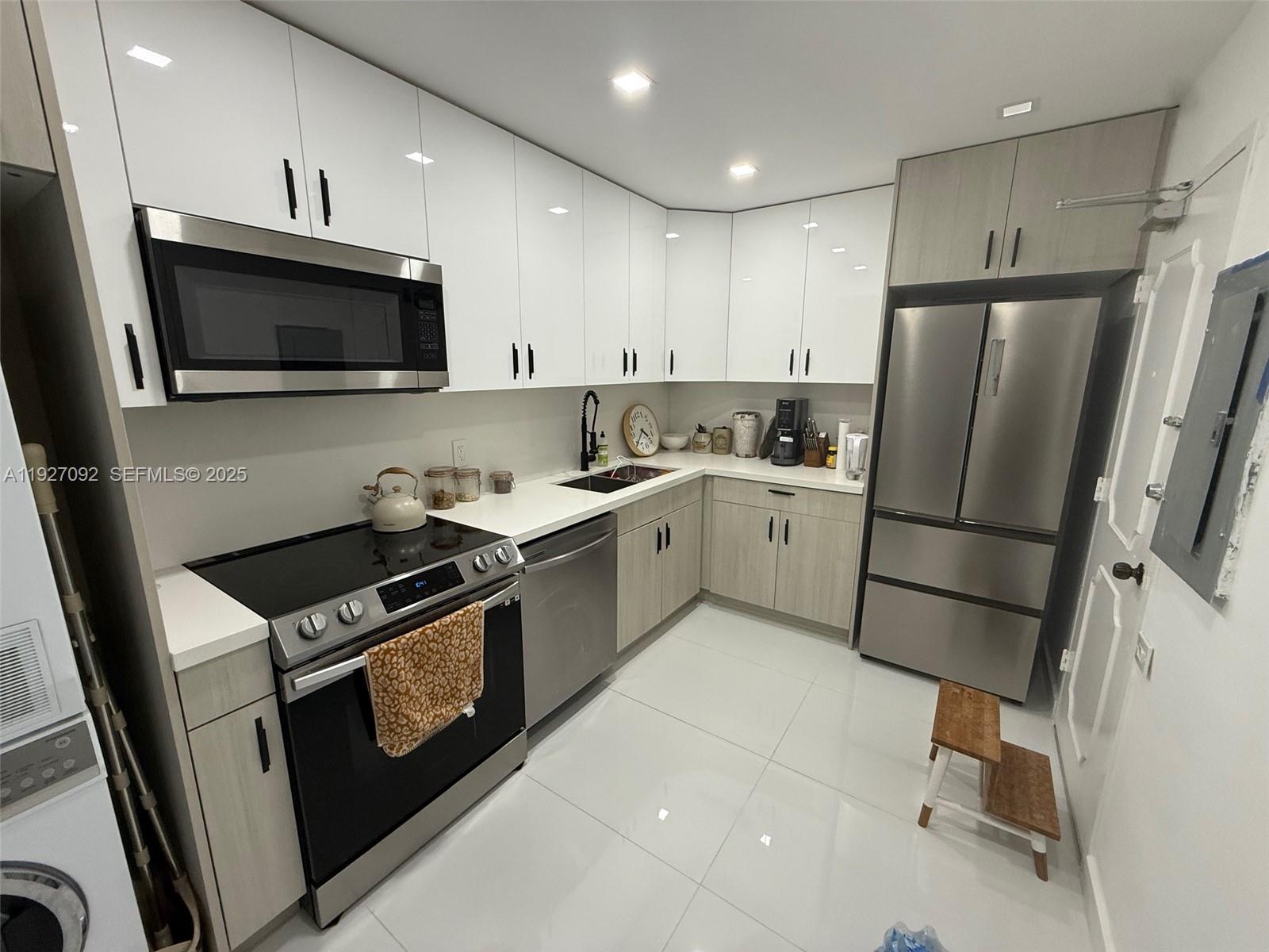 9381 E Bay Hbr Dr #402N Bay Harbor Islands, FL 33154