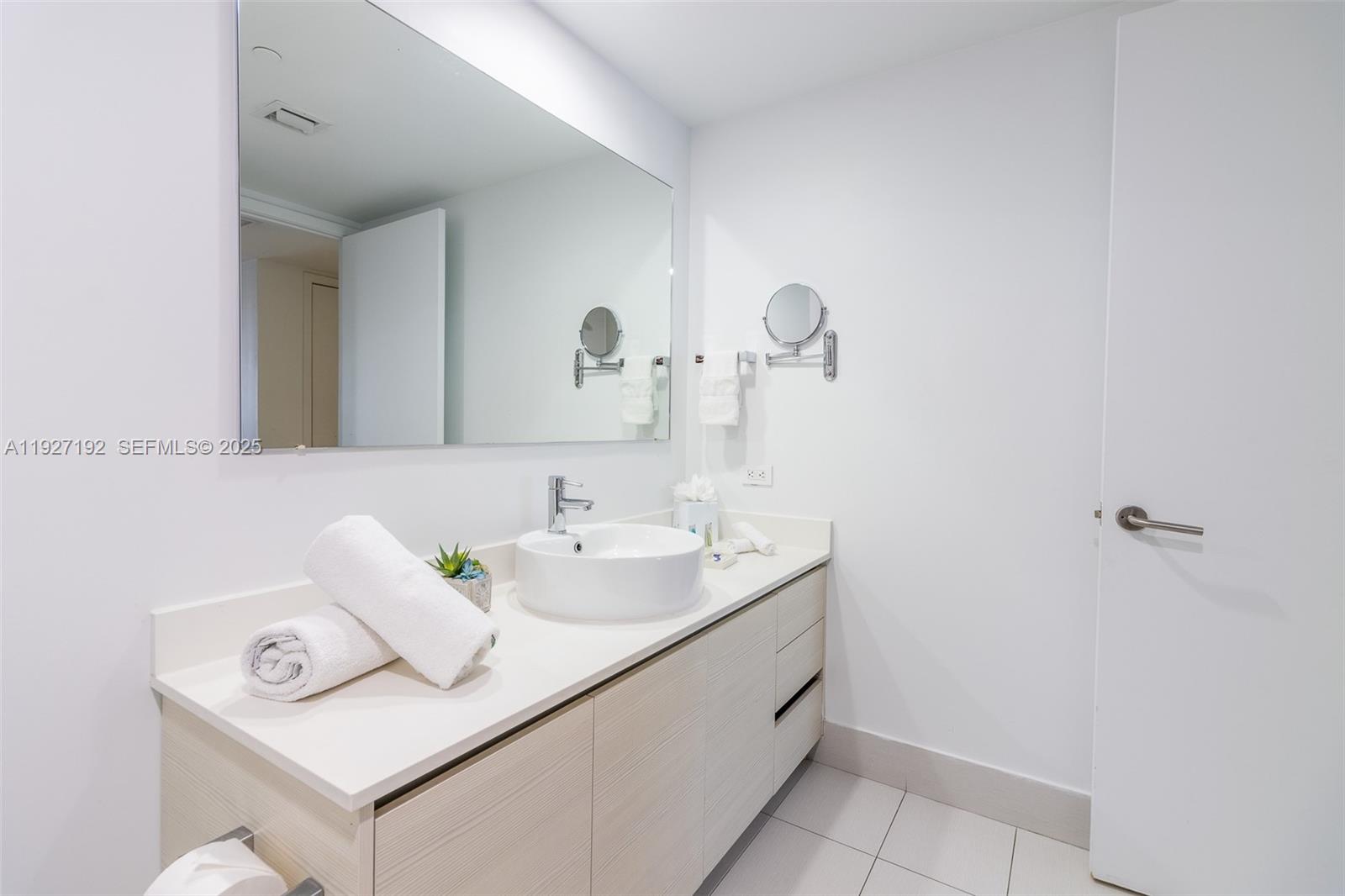 image Beachwalk Hotel & Residences11