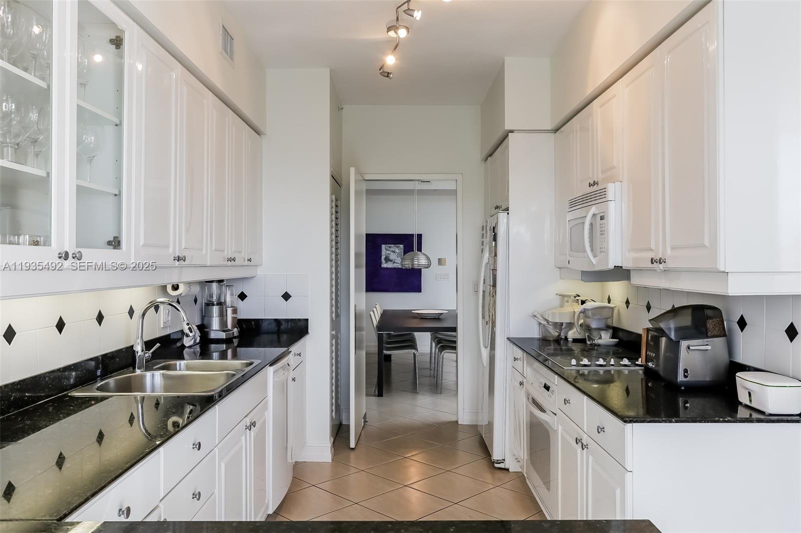 747 Crandon Blvd #410 Key Biscayne, FL 33149