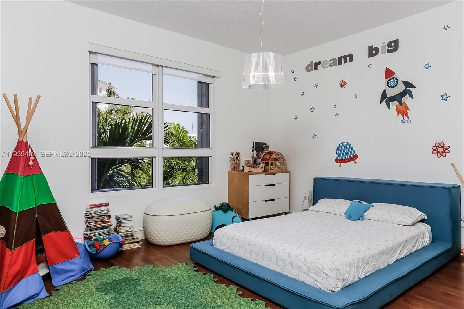 747 Crandon Blvd #410 Key Biscayne, FL 33149