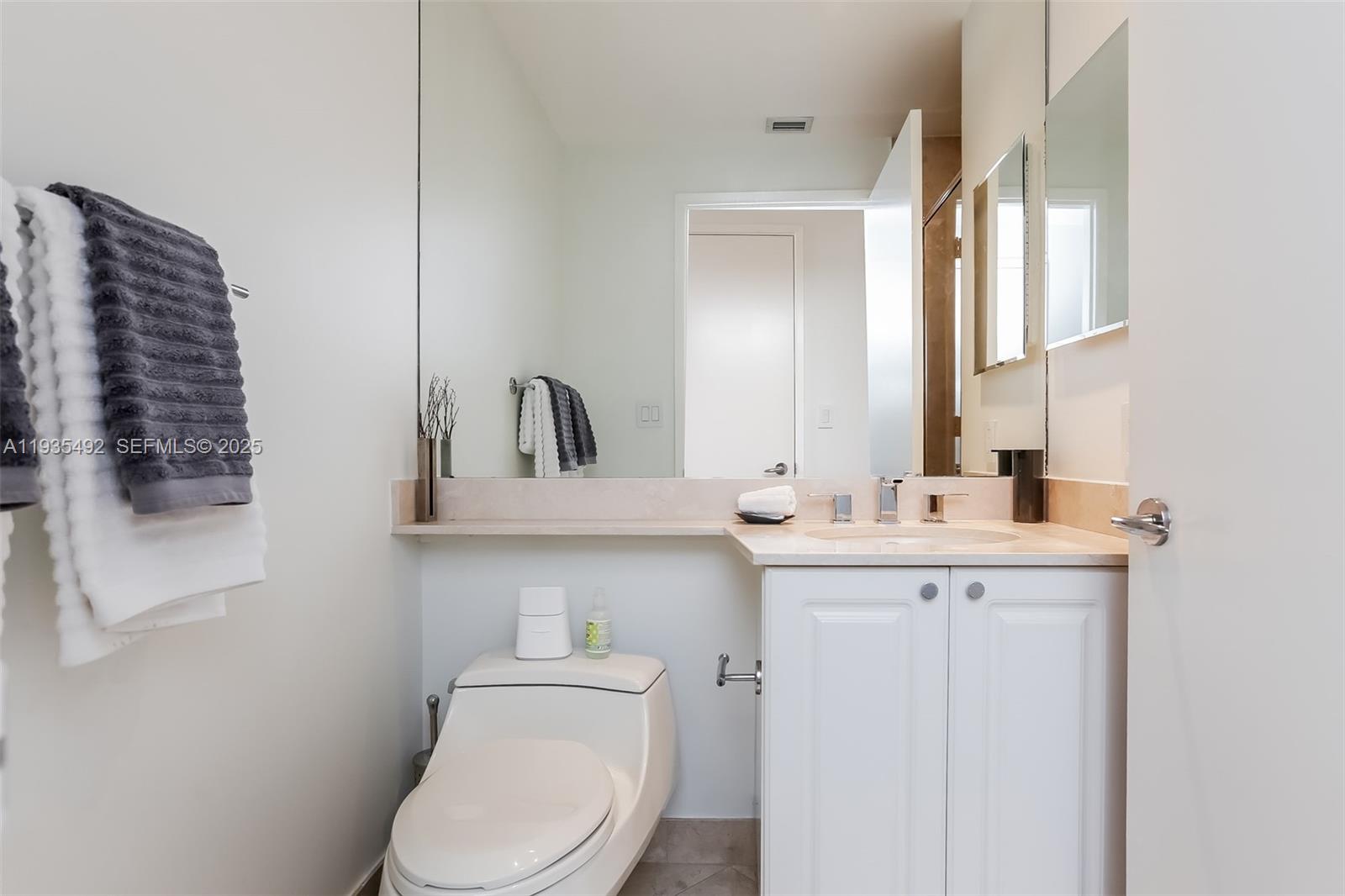 747 Crandon Blvd #410 Key Biscayne, FL 33149