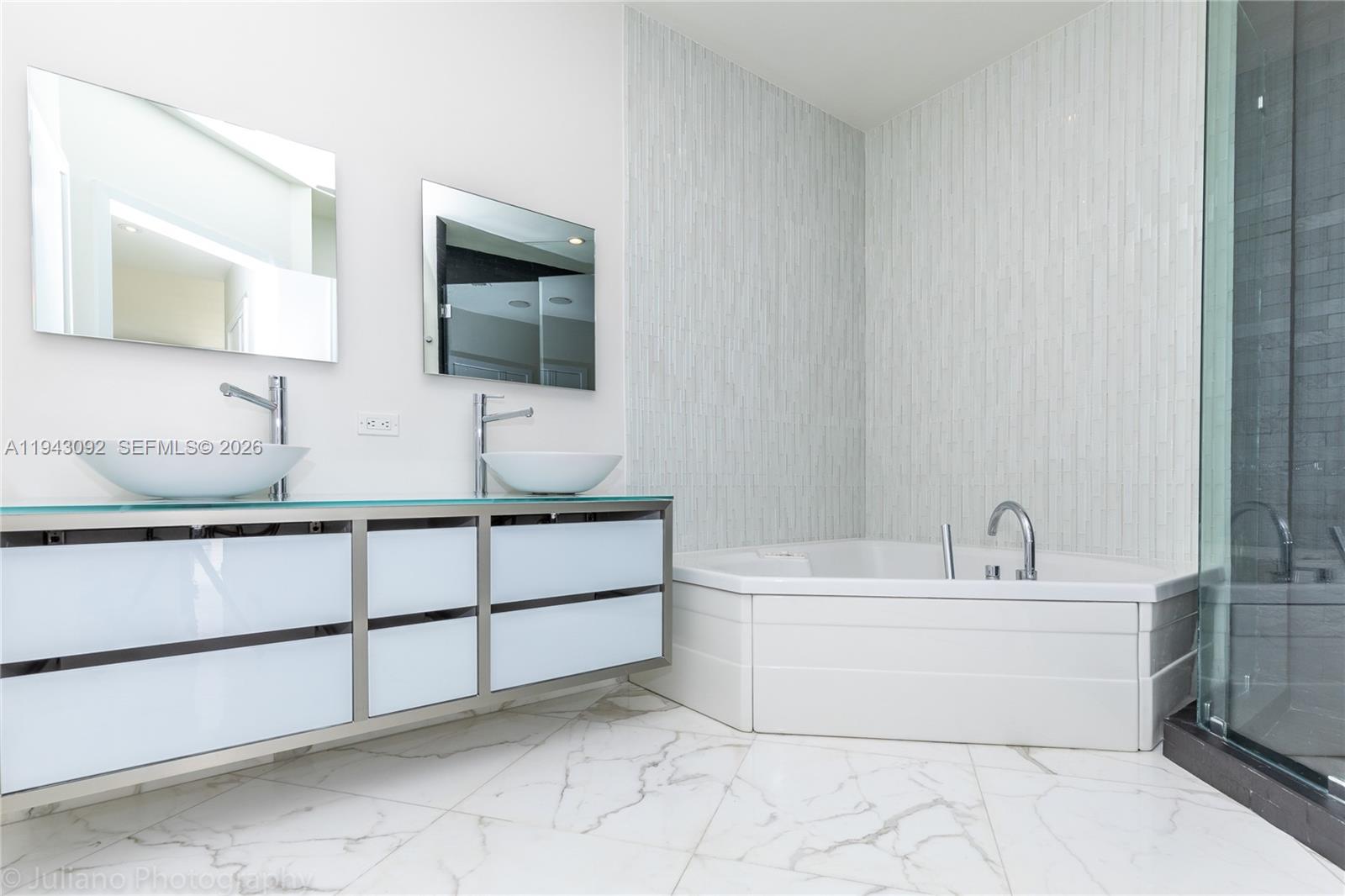 901 Brickell Key Blvd #3407 Miami, FL 33131