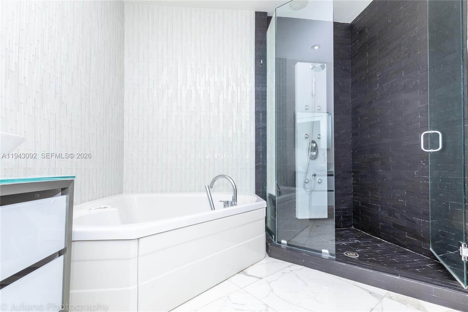 901 Brickell Key Blvd #3407 Miami, FL 33131