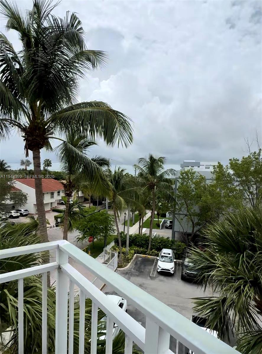 16590 NE 26th Ave #402 North Miami Beach, FL 33160