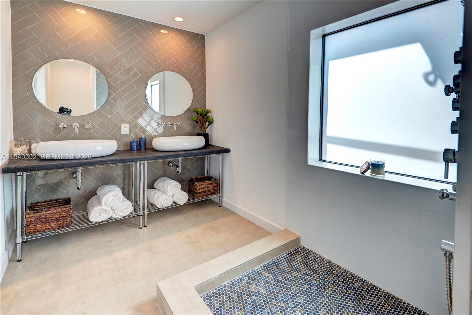 818 NW 47th St Miami, FL 33127