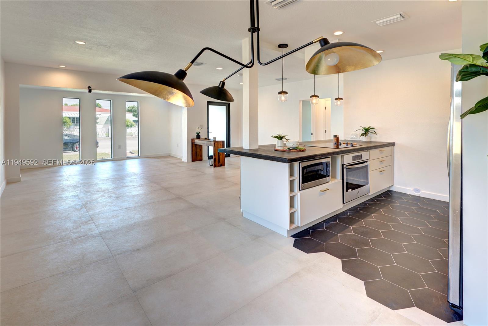 818 NW 47th St Miami, FL 33127