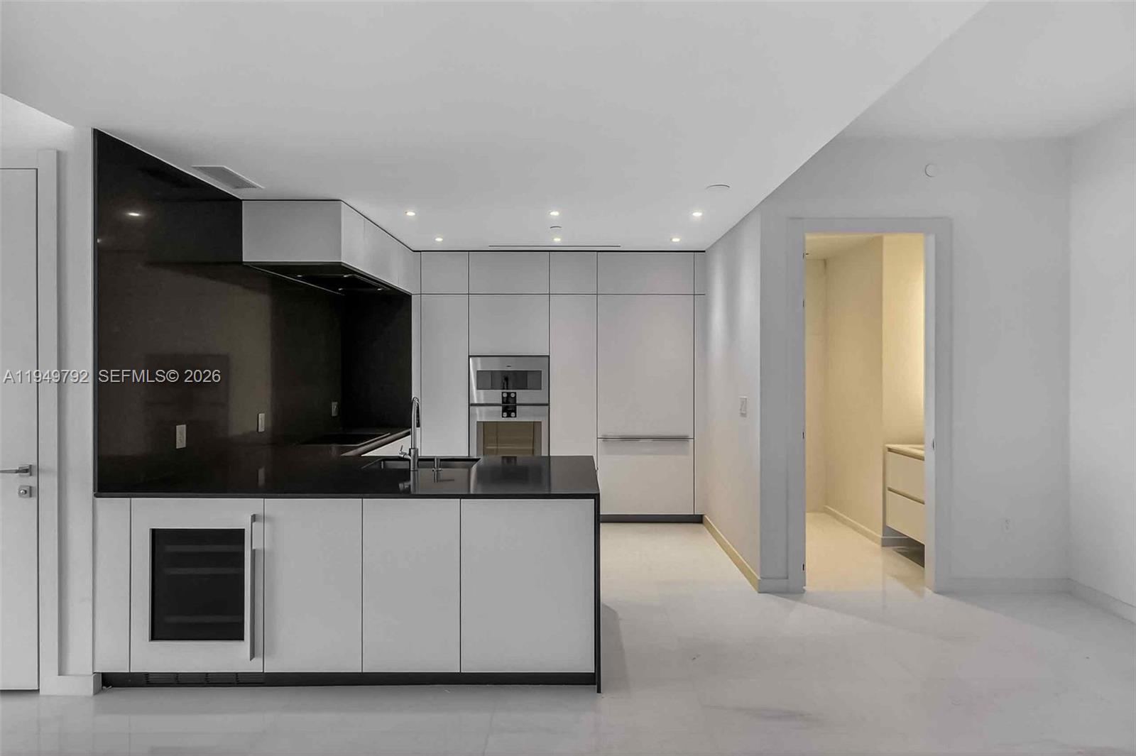 300 N Biscayne Blvd Way #4809W Miami, FL 33131