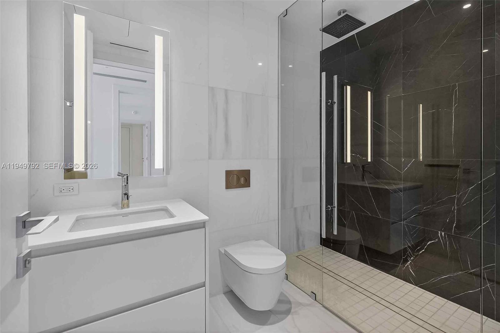 300 N Biscayne Blvd Way #4809W Miami, FL 33131