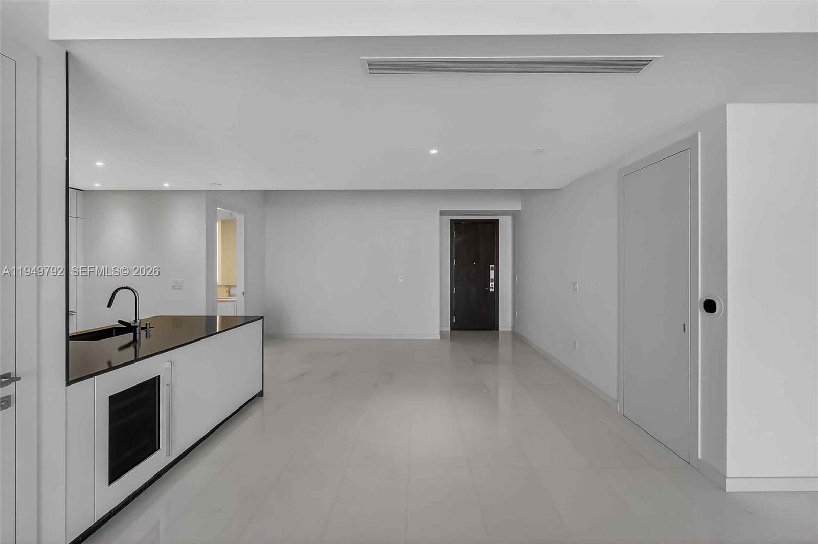 300 N Biscayne Blvd Way #4809W Miami, FL 33131