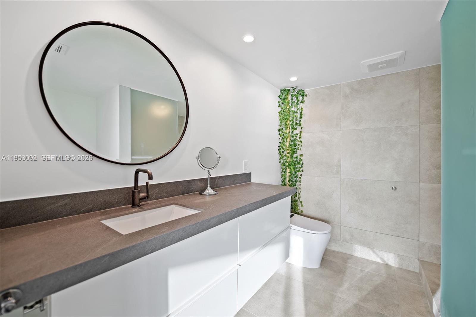 image Three Grove Isle11