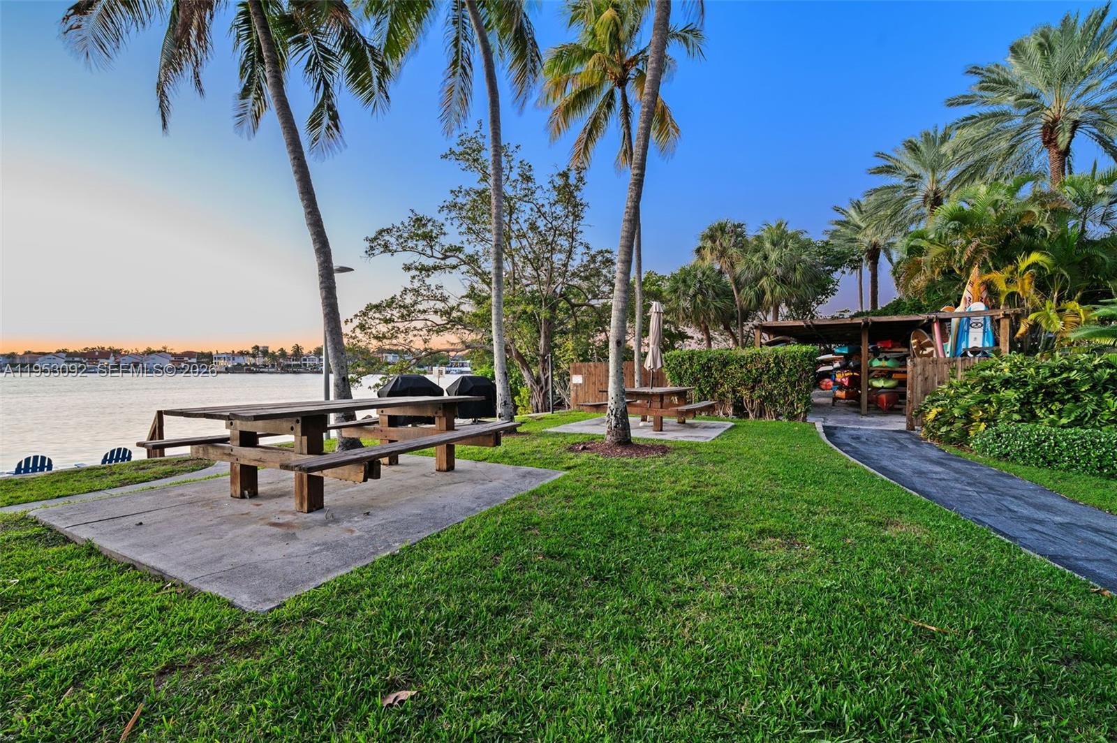 image Three Grove Isle29