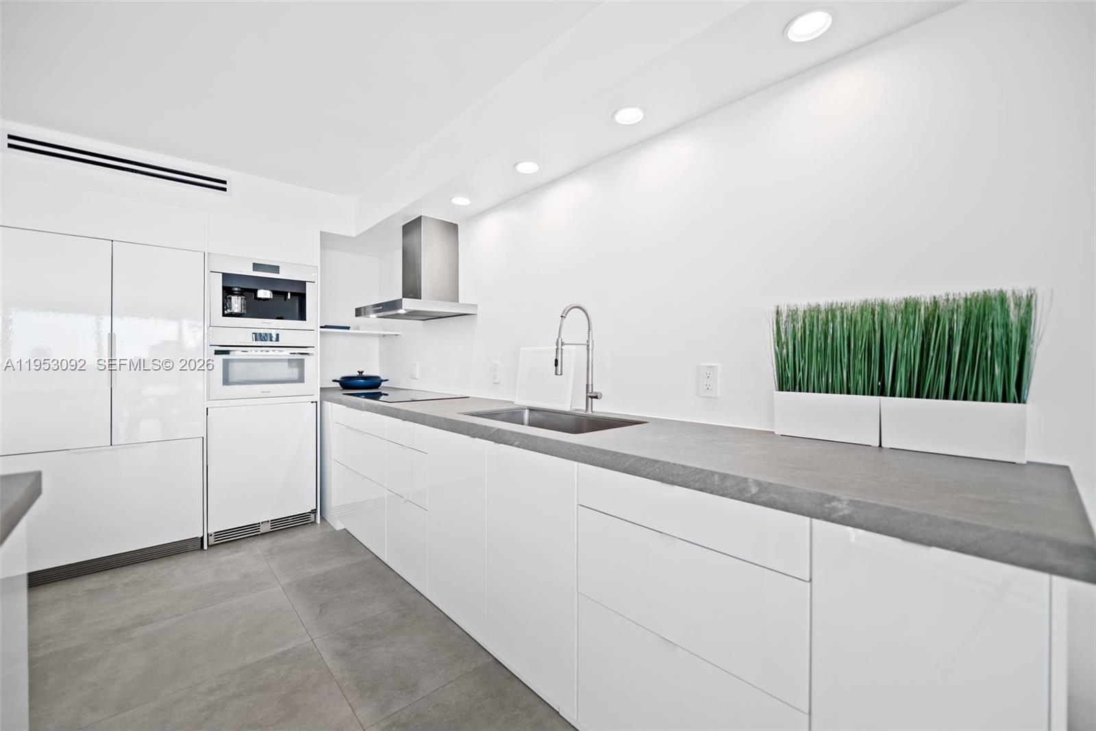 image Three Grove Isle39