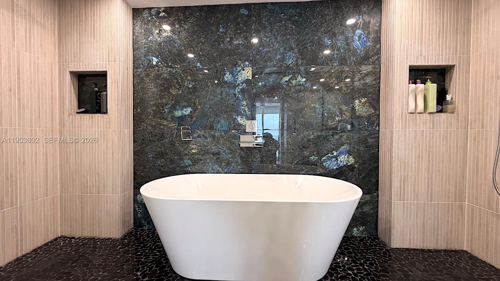 image Icon Brickell I9