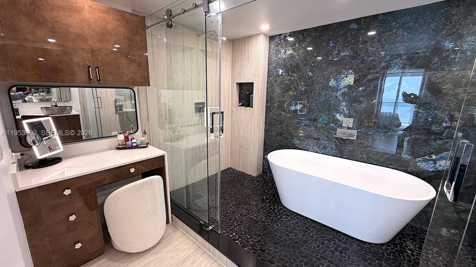 image Icon Brickell I8