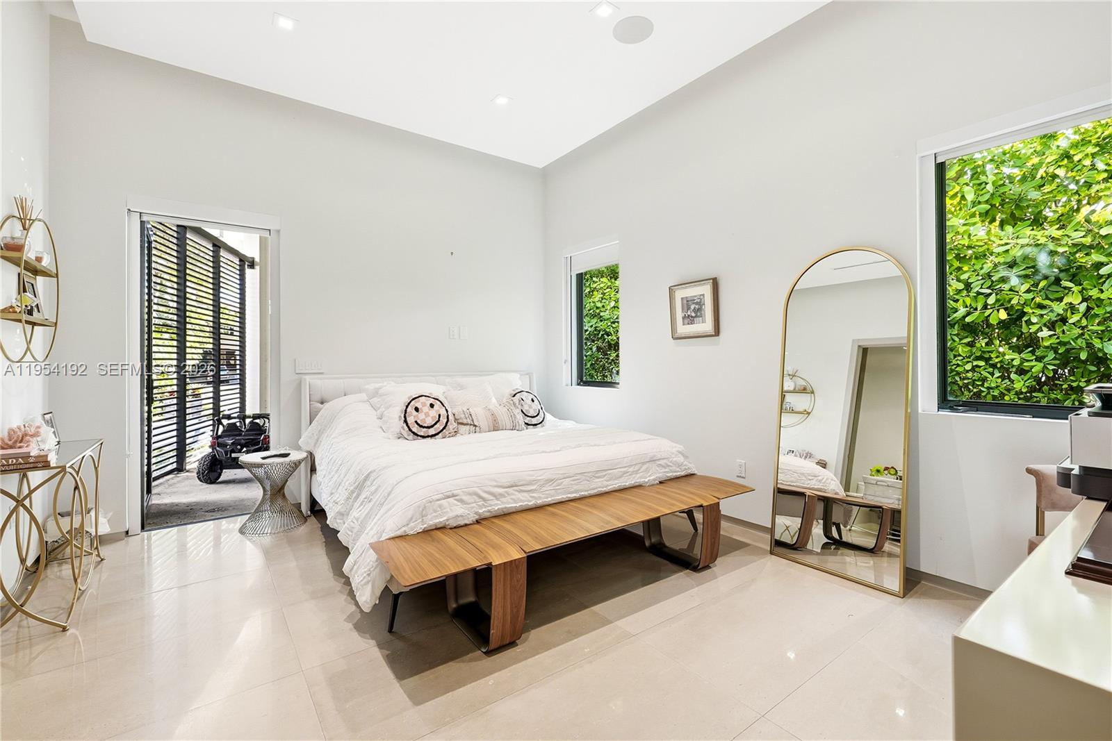 364 Golden Bch Dr Golden Beach, FL 33160