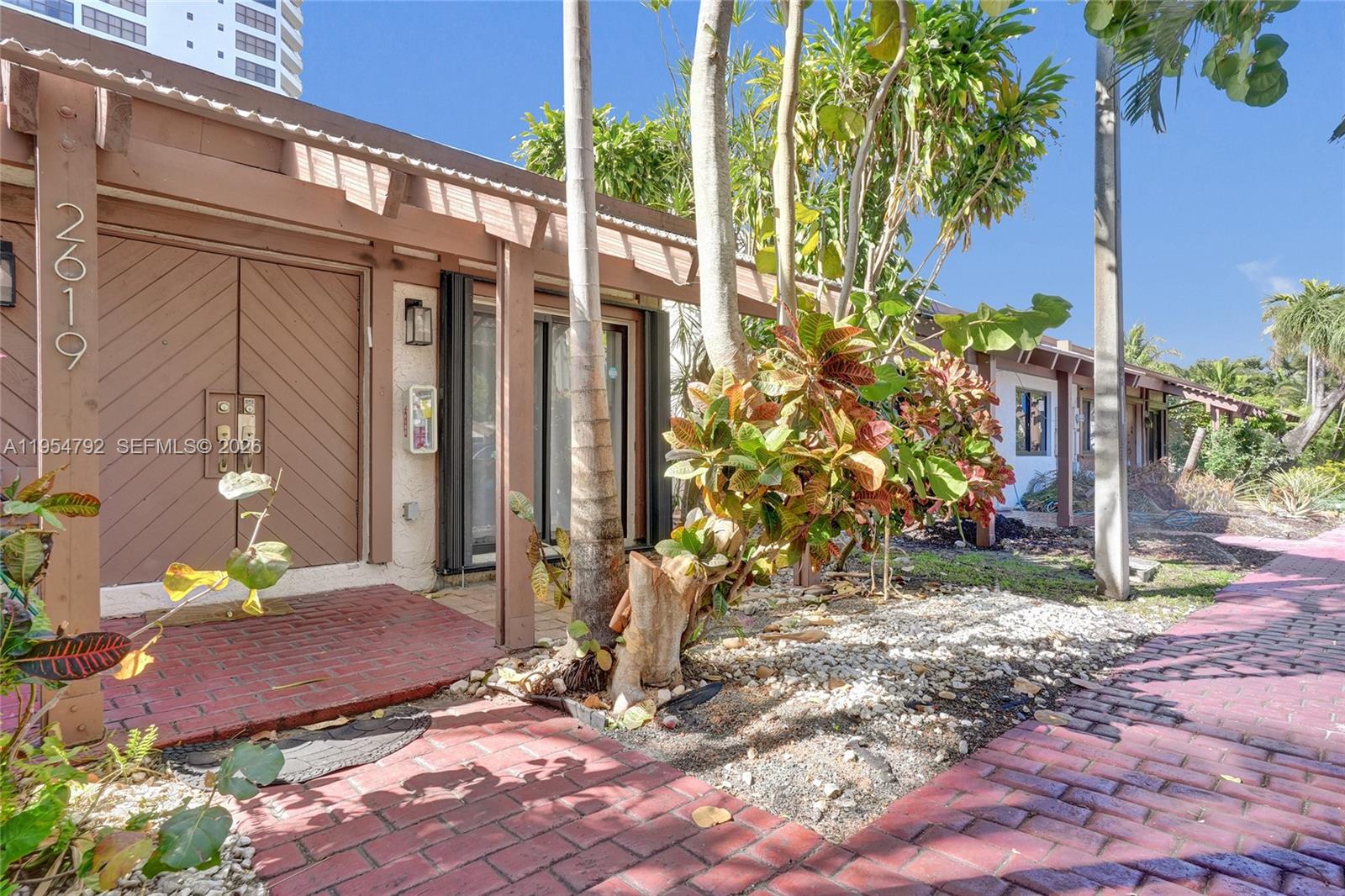 2619 S Parkview Dr Hallandale Beach, FL 33009