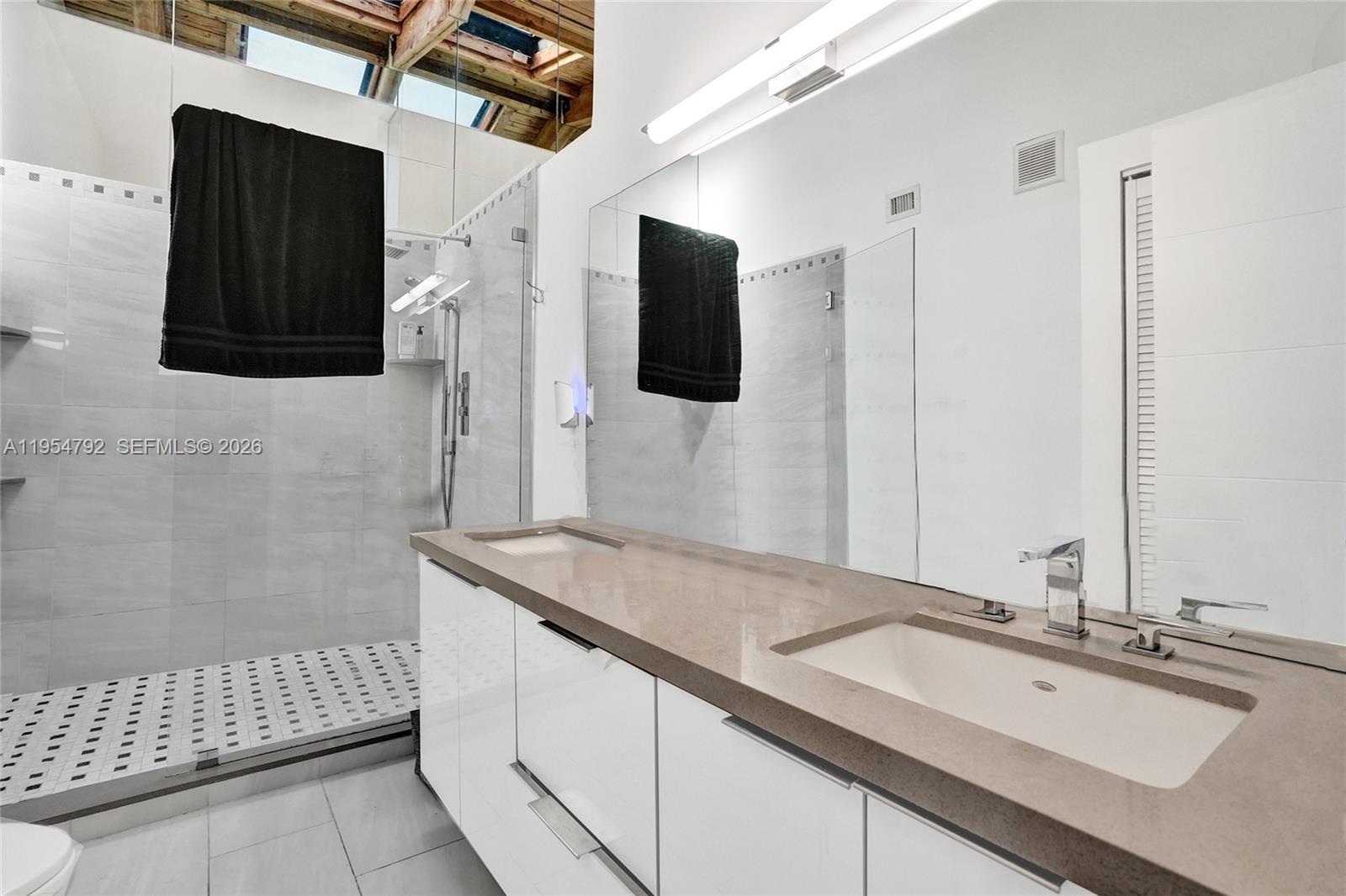 2619 S Parkview Dr Hallandale Beach, FL 33009