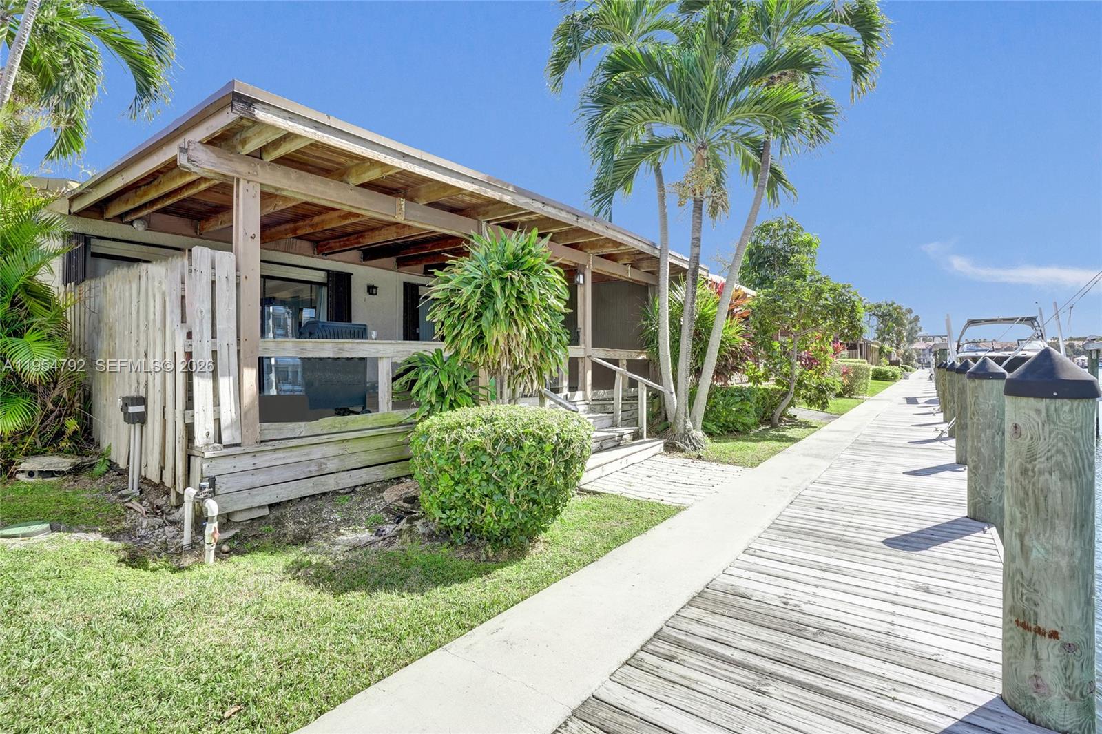 2619 S Parkview Dr Hallandale Beach, FL 33009