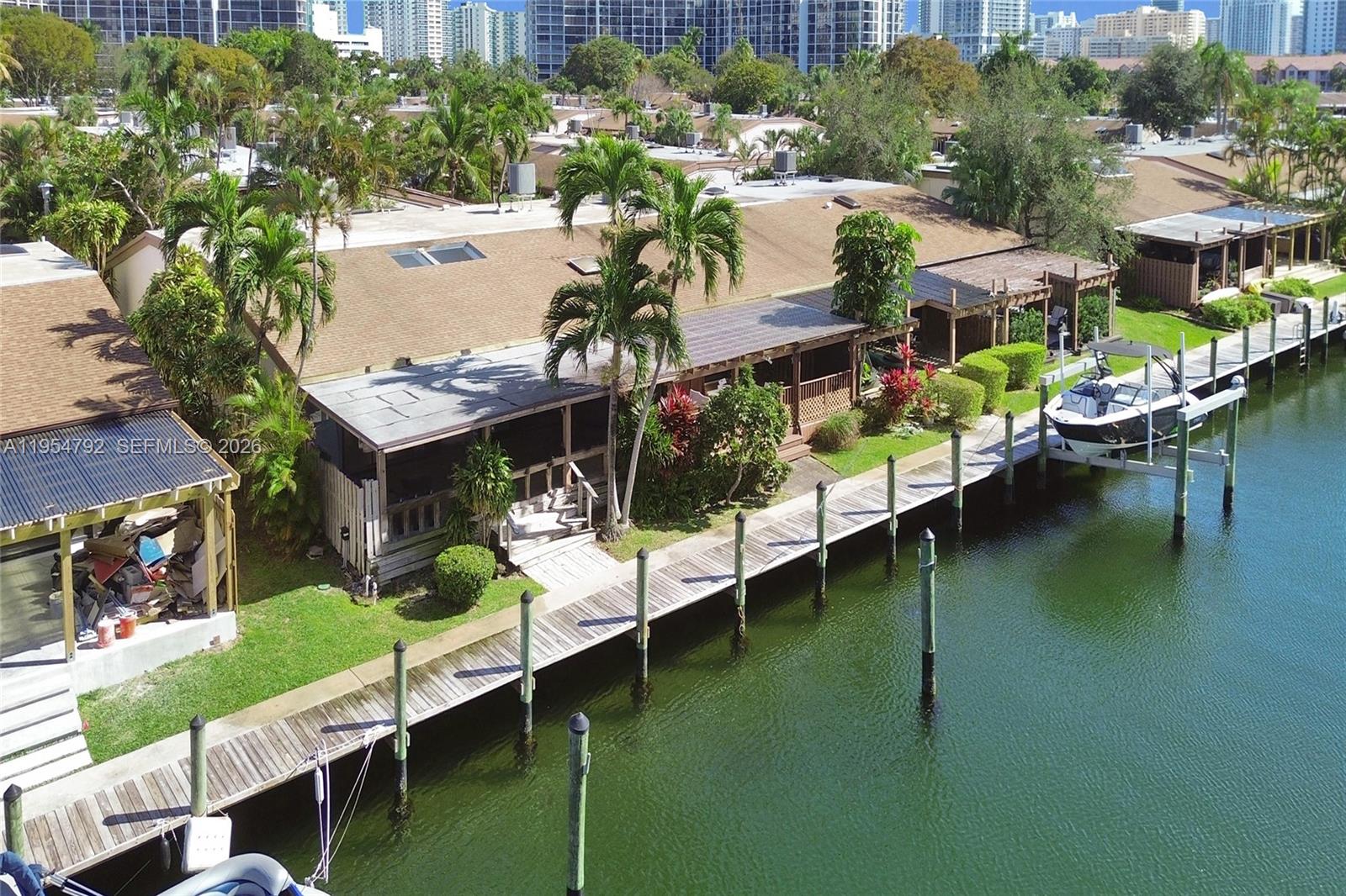 2619 S Parkview Dr Hallandale Beach, FL 33009