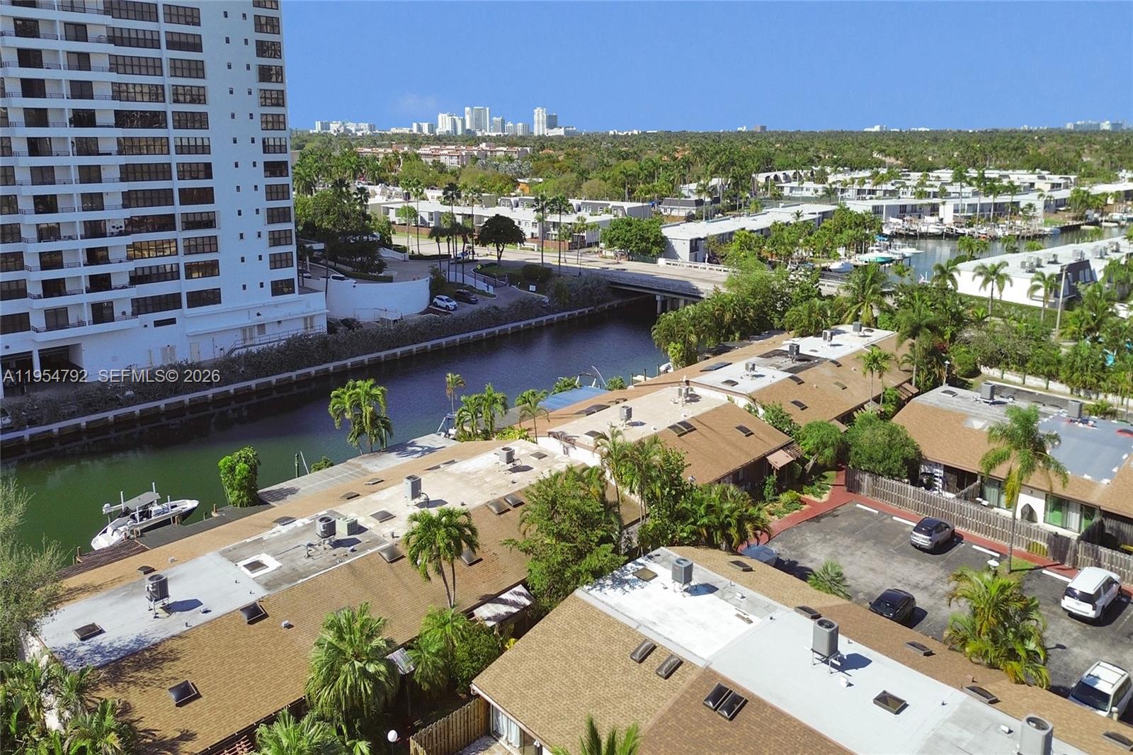 2619 S Parkview Dr Hallandale Beach, FL 33009