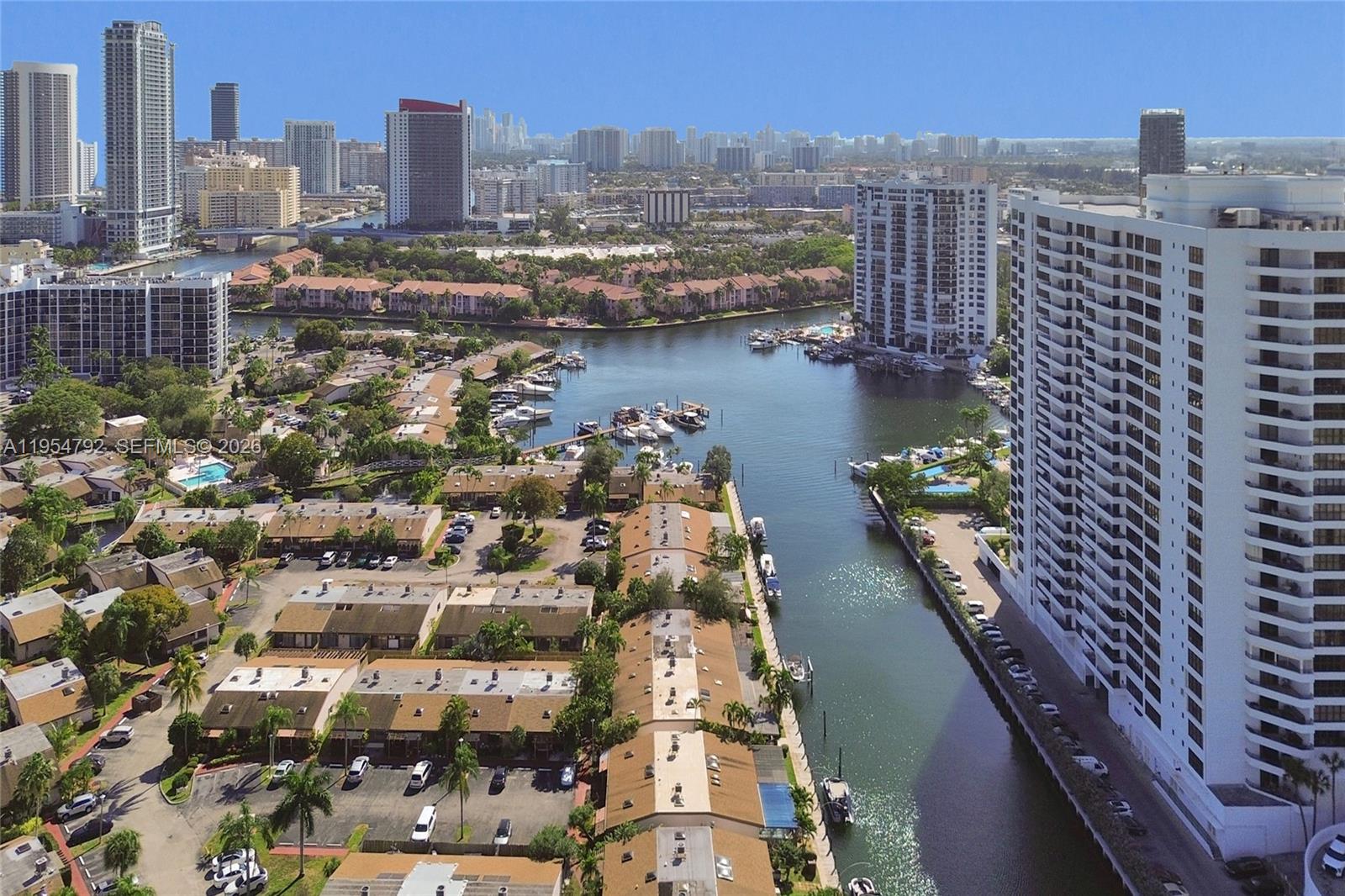 2619 S Parkview Dr Hallandale Beach, FL 33009