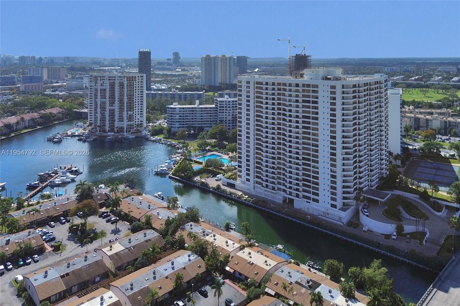 2619 S Parkview Dr Hallandale Beach, FL 33009