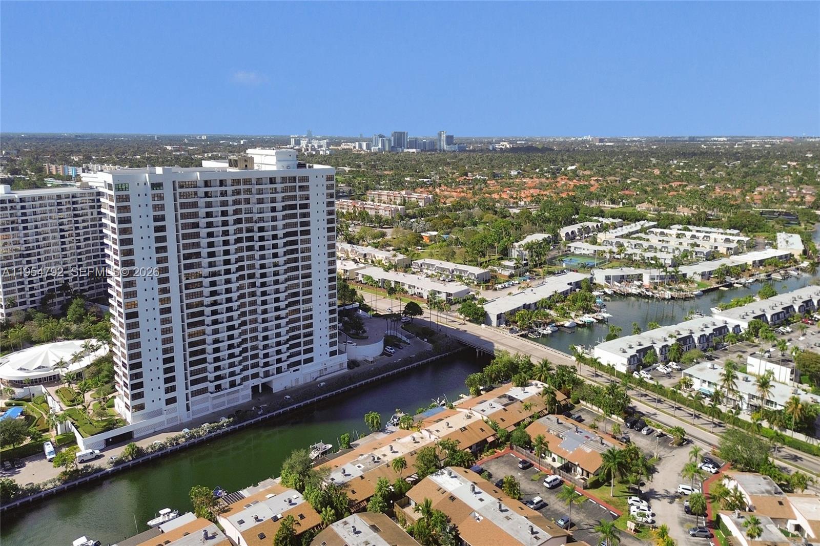 2619 S Parkview Dr Hallandale Beach, FL 33009