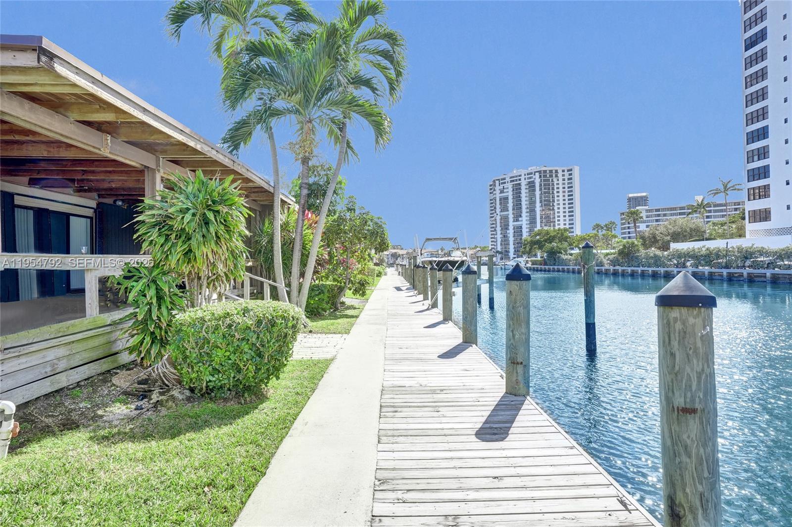 2619 S Parkview Dr Hallandale Beach, FL 33009